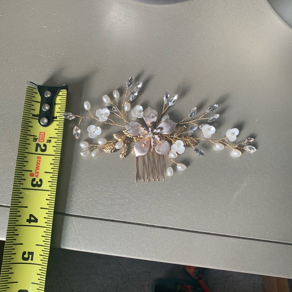 Gold & antique gold Flower Bridal comb - Picture 5 of 6